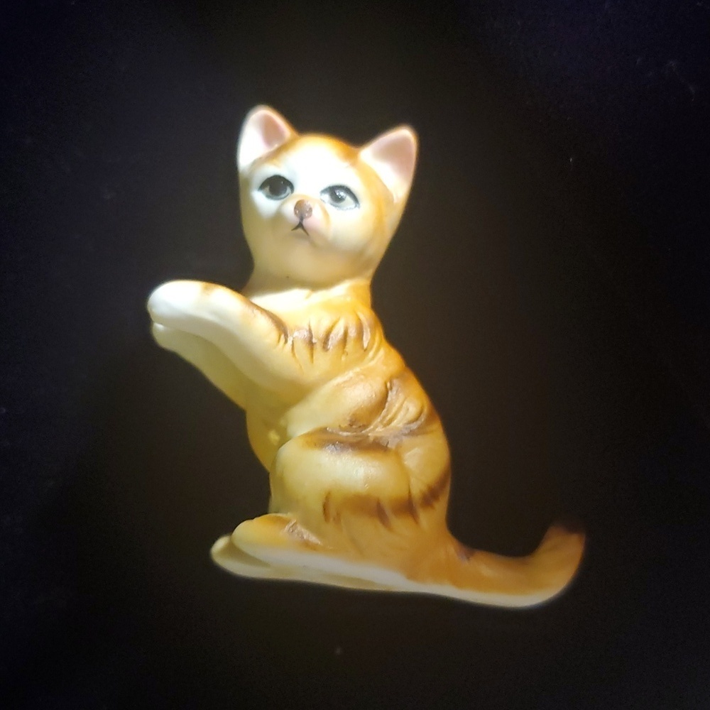 Vintage Ceramic Cat Figurine - Brown and Cream